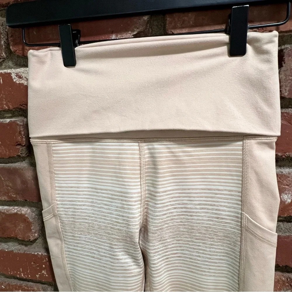Offline by Aerie women's The‎ Hugger Foldover legging high rise small beige NWOT - Picture 4 of 15
